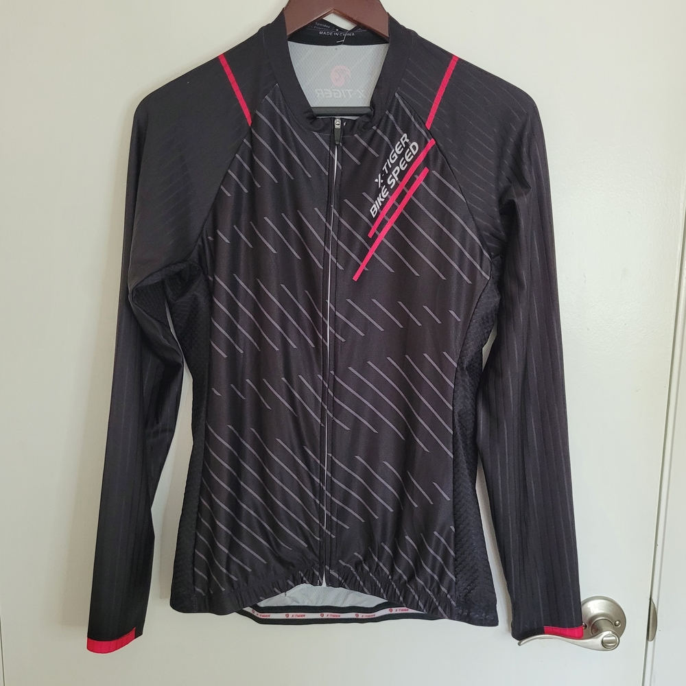 Black Bicycle Long Sleeve Fitted Jacket Water Bottle Pockets Large Bike Exercise